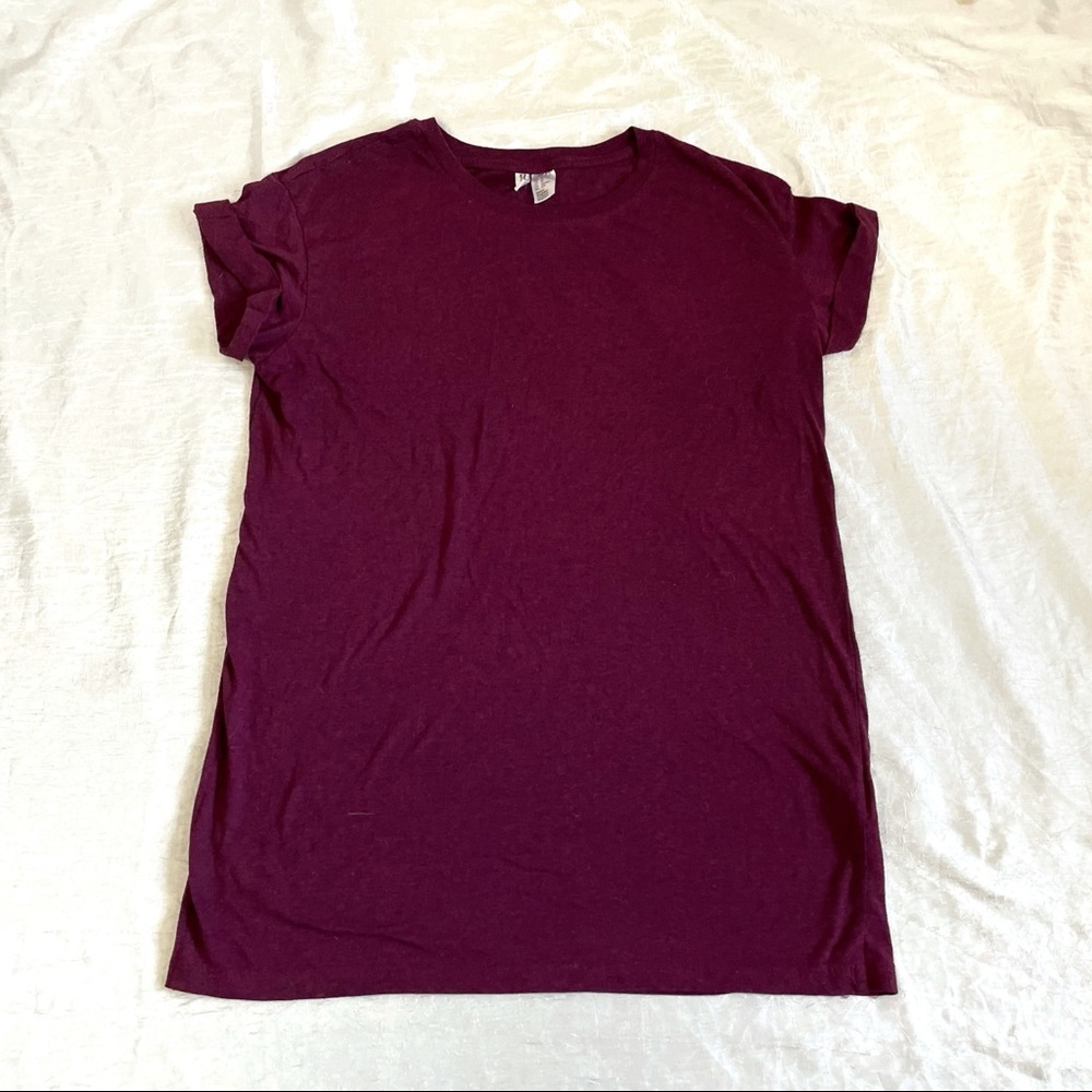❤️🔥3/$22❤️🔥 h&M Divided burgundy / maroon t-shirt